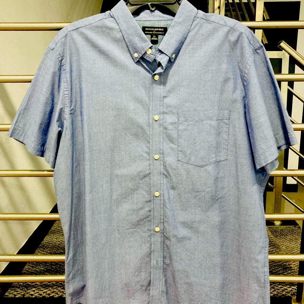 BANANA REPUBLIC SHORT SLEEVE BUTTON DOWN